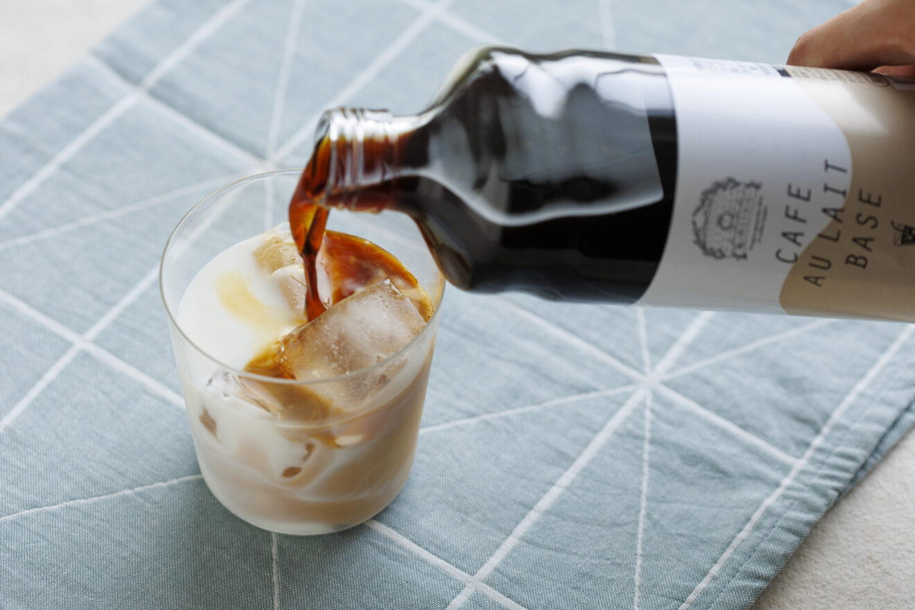 海ノ向こうコーヒーカフェオレベース 600ml | 坂ノ途中